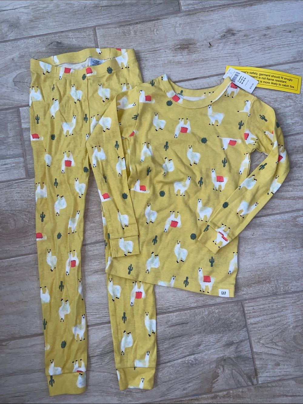 GAP Kids 5T Organic Pajamas Set Long Sleeve Long Pants Yellow Llama Print New